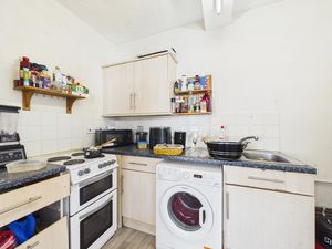 Flat 3- click for photo gallery